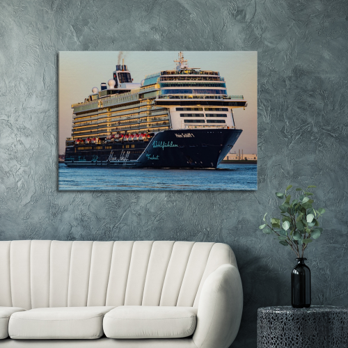 Kreuzfahrtschiff Mein Schiff 1 auf der Elbe von Hamburg auslaufend Fotografie als Bild auf Canvas Leinwand für Dein Wohnzimmer