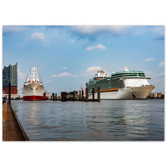 Kreuzfahrtschiff Independence of the Seas vor Hamburger Elphi - Bild als Fotoleinwand in verschiedenen Größen